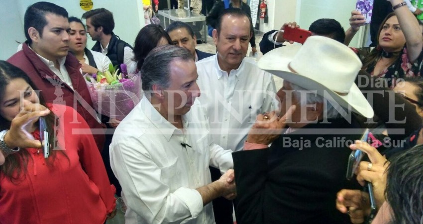 Saluda Meade a BCS con dedicatoria al padre del Gobernador