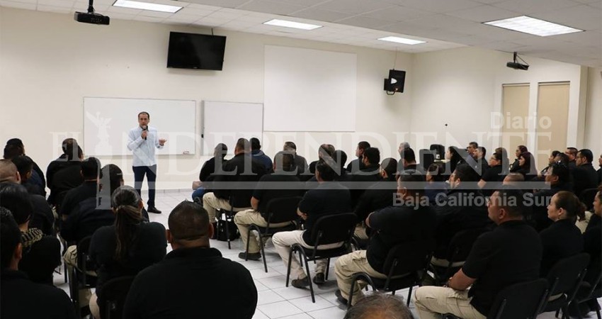 A aplicar la ley sin distingos conmina Daniel De la Rosa a personal sustantivo de la PGJE