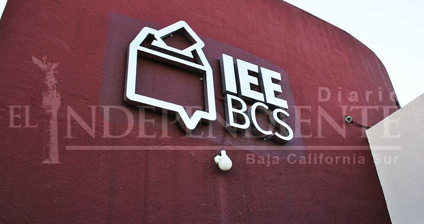 Consiguen totalidad de firmas tres independientes a alcaldías