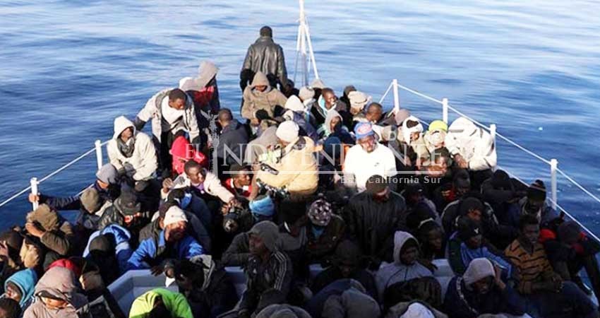 Rescatan a 800 migrantes en el Mediterráneo, con 2 muertos