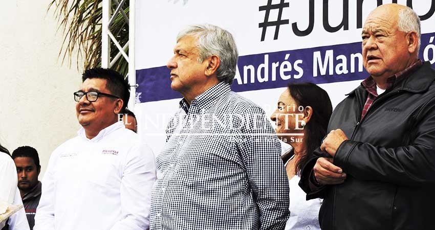 Durante visita a BCS, AMLO reafirma la candidatura a senador de Víctor Castro
