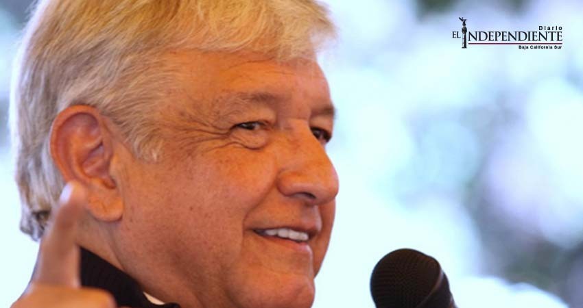 AMLO se declara en huelga de periodistas