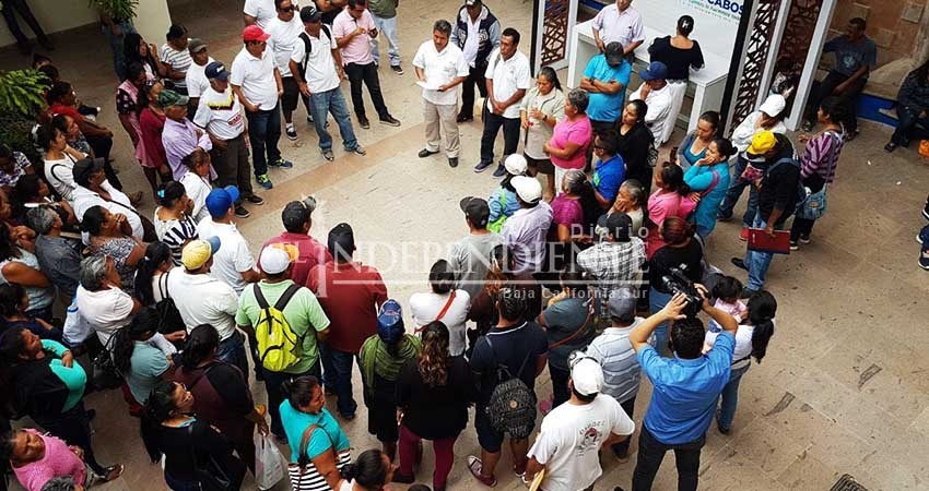 Protestan antorchistas en oficinas del Ayto cabeño