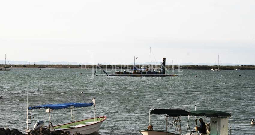 Nuevo dragado en la bahía solo es junto a áreas de maniobras de la zona naval: Semarnat
