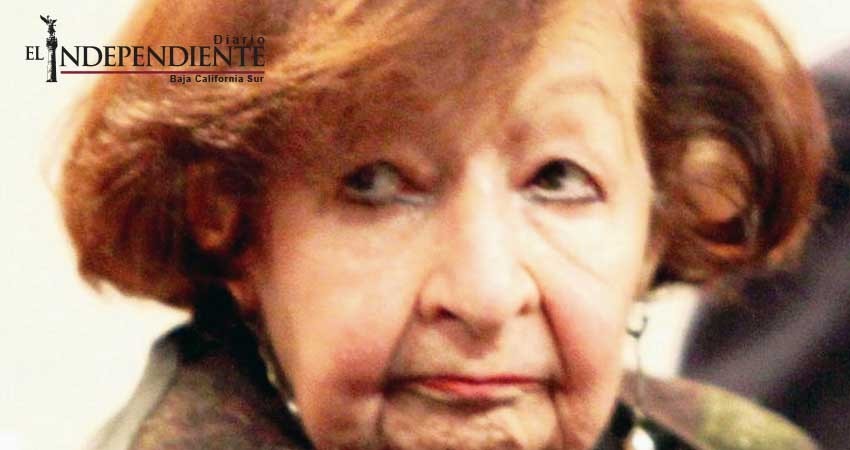 Amparo Dávila celebra 90 años con pluma en mano
