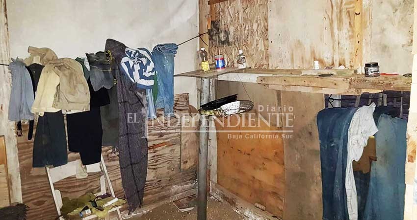 Familias en zonas de riesgo hacen su casa con el escombro