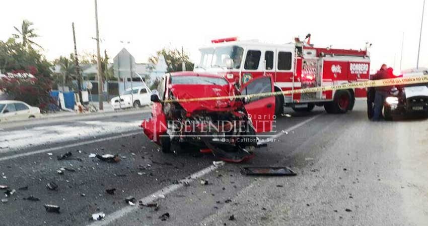Muere conductor de auto al chocar contra autobús del transporte público en SJC