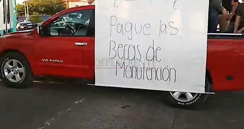 "El gobernador no paga las becas", acusan alumnos del Tecnológico de La Paz