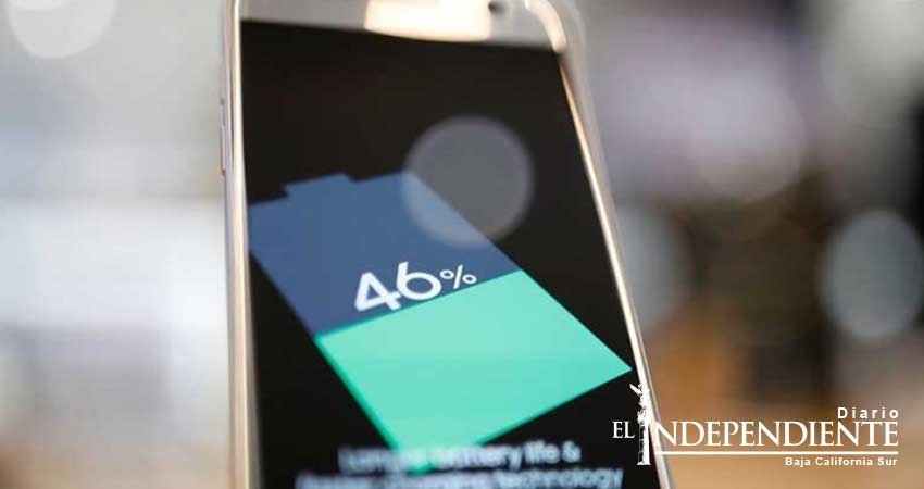 ¿Debes seguir cargando la batería de tu laptop o teléfono si ya está al 100%?