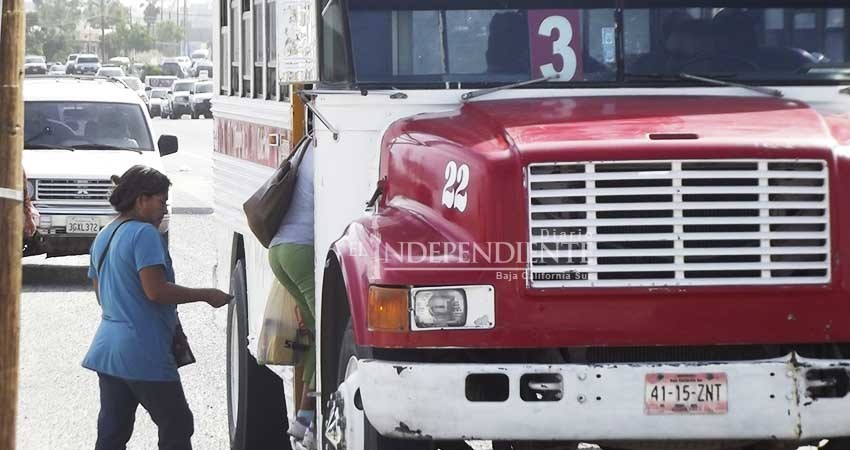 “Caro y obsoleto”, el transporte público en Los Cabos: Ciudadanos