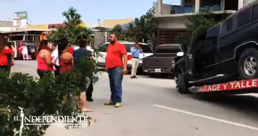 Tragedia en tianguis; camioneta arrolla a tres mujeres y dos bebés