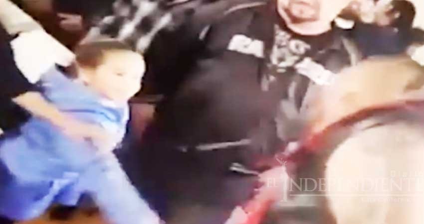 Luchador escupe a niña y el padre lo agarra a golpes