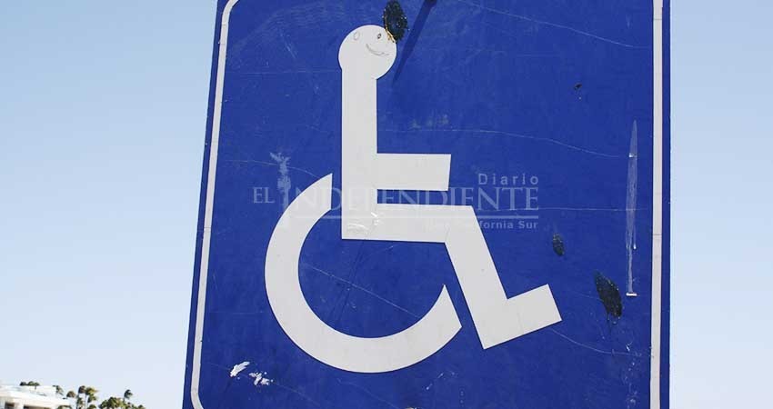 Proponen que se sancione a quien haga mal uso de distintivos para personas con discapacidad