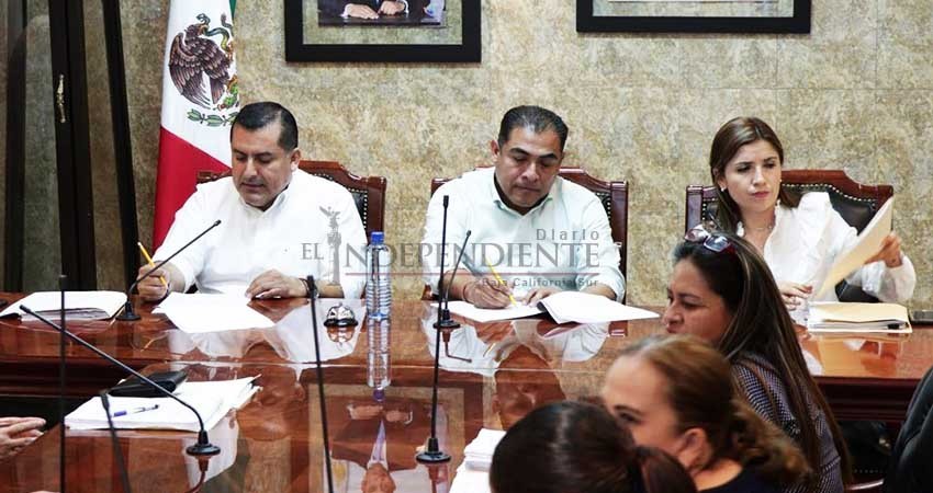 Regidora despide a Arturo De la Rosa con fuerte mensaje “no fue un honor trabajar con él”