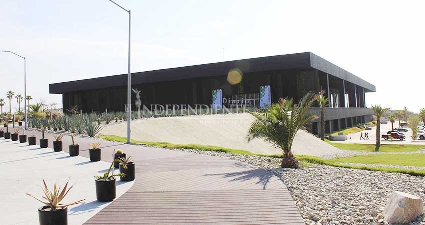 Tras casi 6 años abandonado entra en operaciones el Centro de Convenciones de Los Cabos