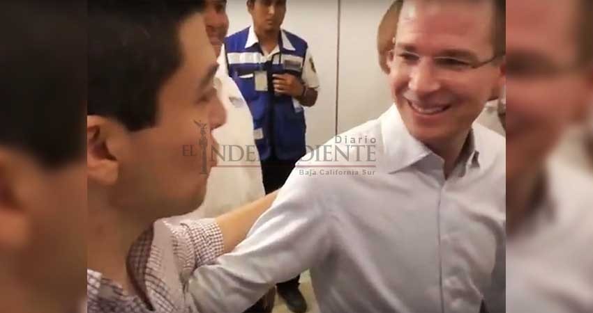 Hombre confronta a Anaya en Mérida por el presunto lavado de dinero