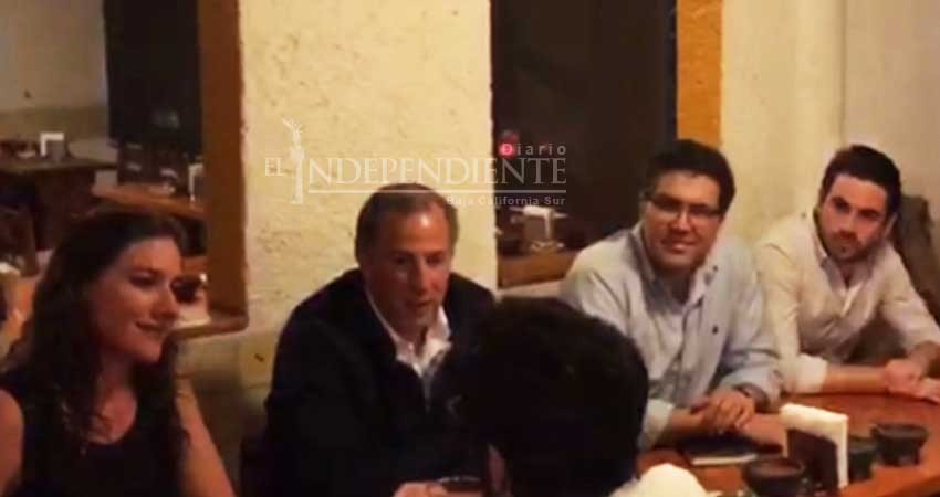 Meade y Ríos Piter cenan juntos en taquería