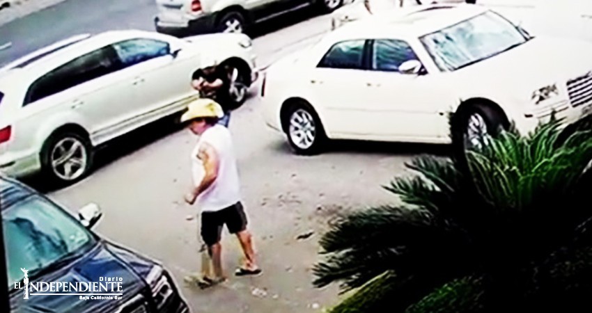 Captan en video ejecución de hombre en calle de Monterrey