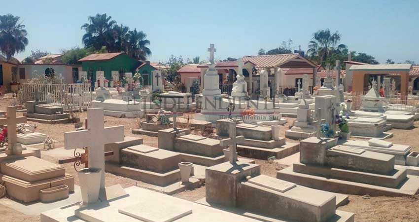 Sin contratiempo en panteones municipales por afluencia de visitantes por Día de las Madres