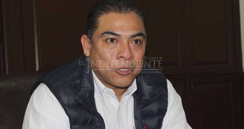 Suplente pide a De la Rosa que renuncie y deje entrar a los suplentes