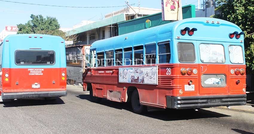Sólo 6 de más de 80 unidades de transporte público de La Paz cuentan con rampa