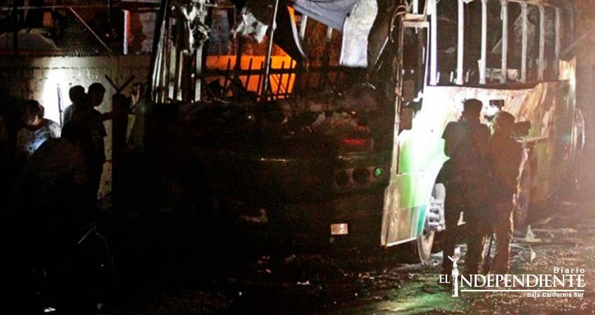 Confirman muerte de bebé tras incendio de camiones en Jalisco