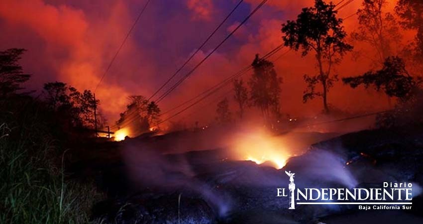 Ríos de lava del Kilauea se dirigen al mar en Hawaii
