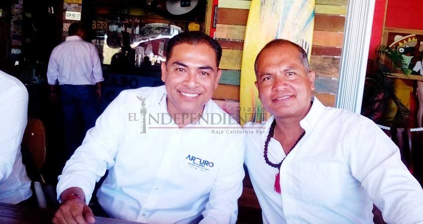 Amigos de Cabo San Lucas se reúnen con el candidato Arturo de la Rosa Escalante