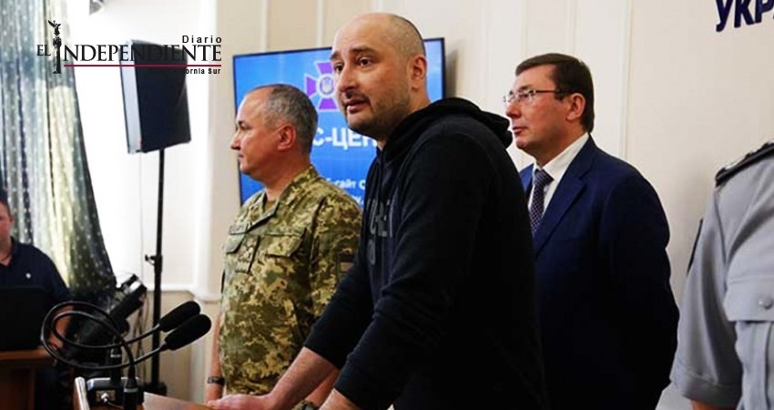 Periodista finge muerte para frustrar complot de Rusia