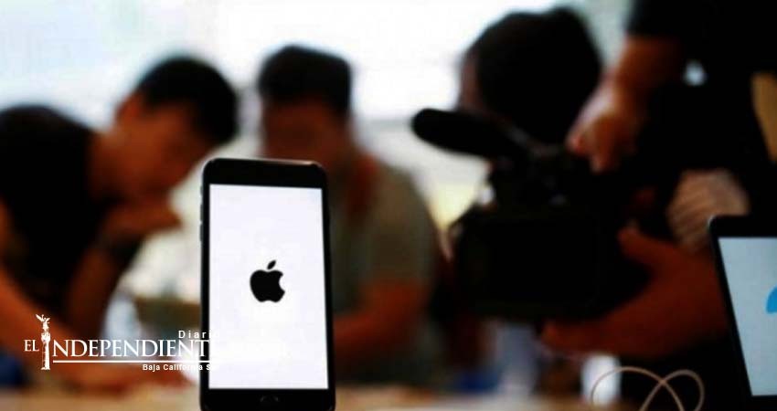 Esto debes hacer inmediatamente cuando tu teléfono se moja