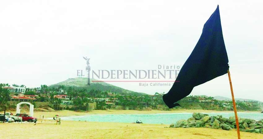 Izan banderas rojas y negras en playas de Los Cabos por desplazamiento de "Aletta" en el Pacífico