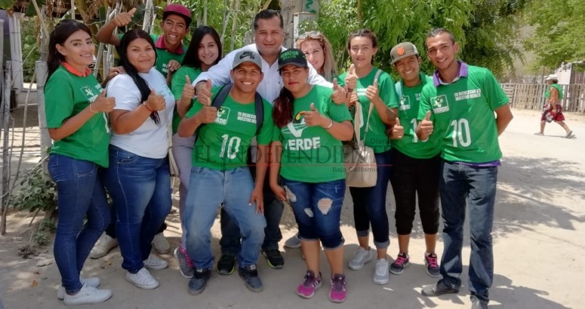 Se compromete Saúl González a incorporar el Centro Municipal de Becas en La Paz