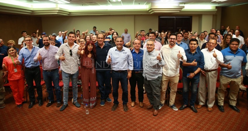 Médicos respaldan al candidato Arturo De la Rosa