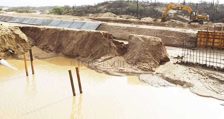 Estiman daños en un 80% de calles de terracería en Cabo San Lucas por la T.T. “Bud”
