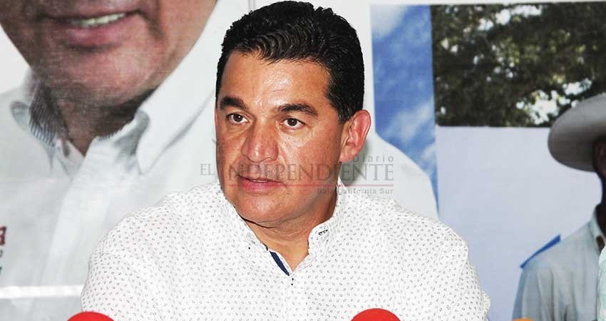 Acusa Rubén Muñoz presunta compra a sobreprecio de terreno del nuevo panteón de La Paz