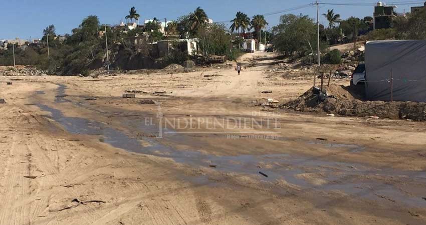 Familias de Lomas del Sol piden arreglen el fétido derrame de aguas negras de la planta de tratamiento