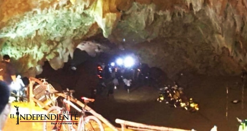 Todo un equipo de futbol infantil se queda atrapado en una cueva
