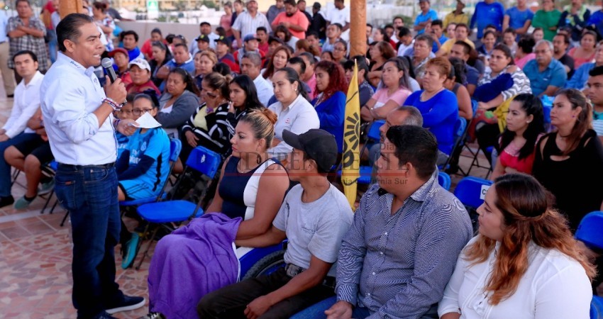 Arturo De la Rosa sigue sumando simpatías en torno a su campaña