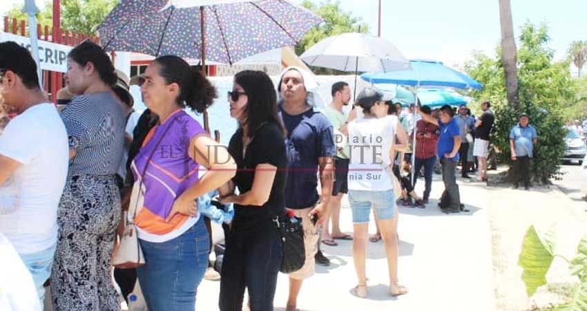 Ciudadanos se organizan en casilla especial y se reparten turnos