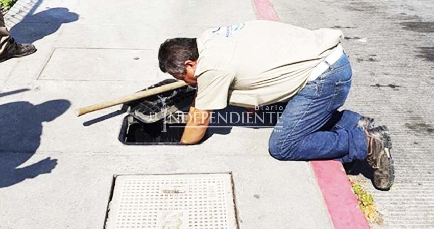 OOMSAPAS atiende petición de empresarios y cambia tapas de registros que eran un peligro