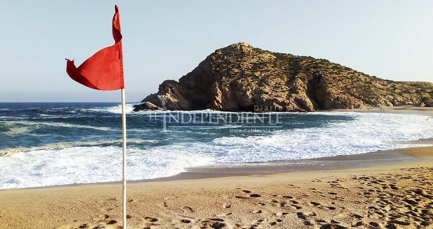 “Fabio” provoca alto oleaje en playas de Los Cabos