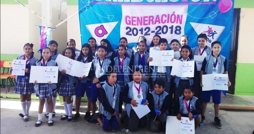 Se gradúan 97 estudiantes de la alianza Questro – Lazos