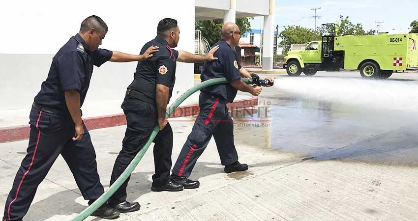 Acusan bomberos que fueron ignorados en creación de nueva ley