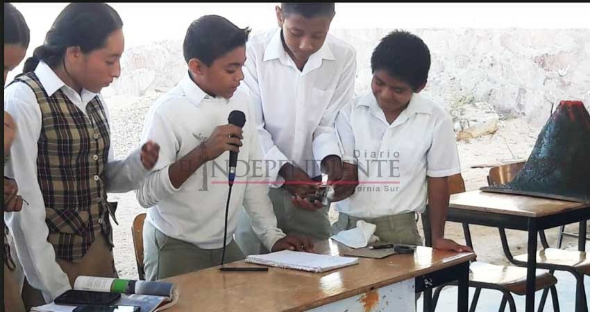 Alumnos de secundaria 36 cierran el año con su Expo Ciencia