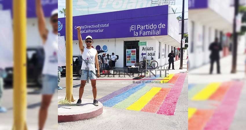 Colectivo pinta cebra peatonal alusivo a la comunidad LGBTTI