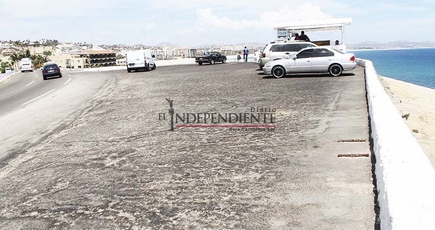 Riña en playa Costa Azul termina en disparos y un herido