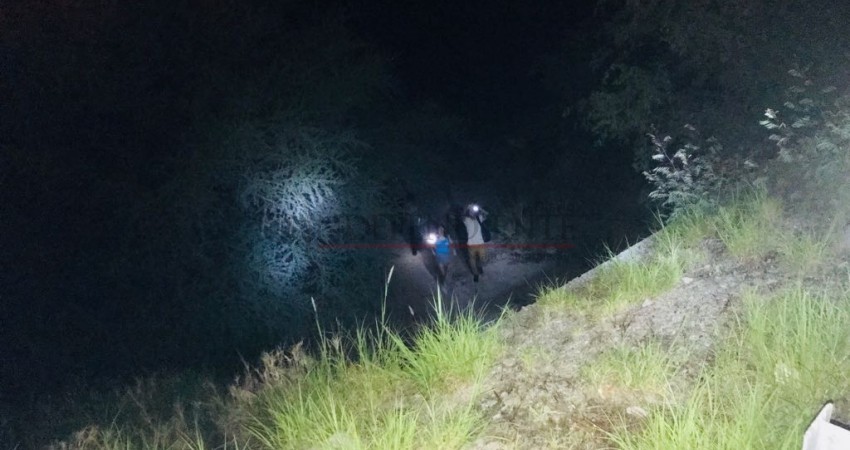 Rescatan a tres menores y un adulto extraviados en un cerro