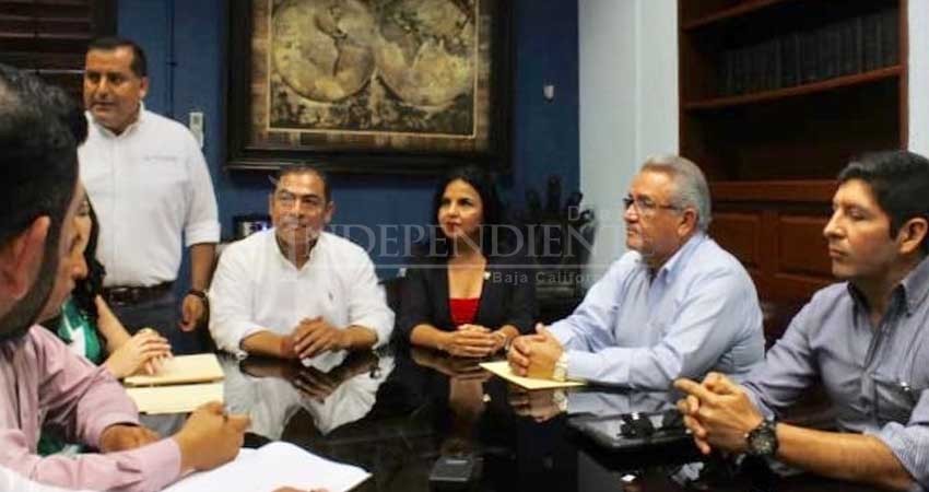 Se reúnen alcaldes de ayuntamiento saliente y entrante