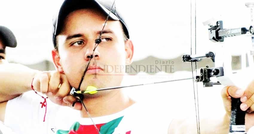 Tira Antonio Hidalgo flechas de oro