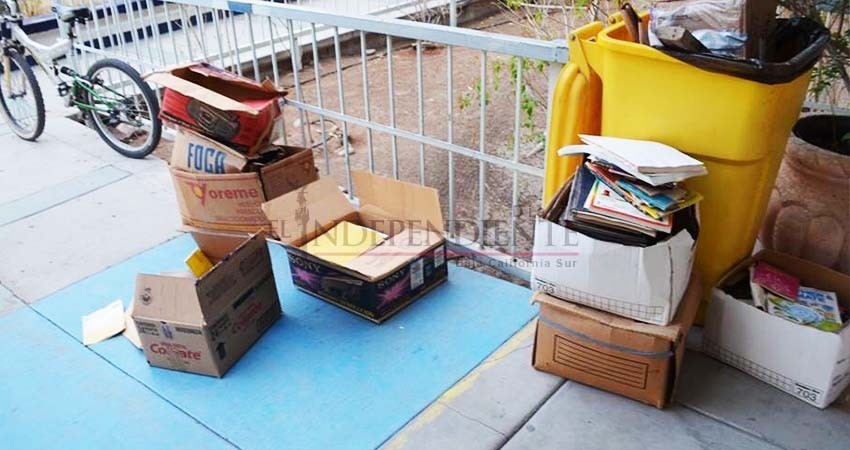 Rescatan de la basura libros de ciencia del Tecnológico de La Paz